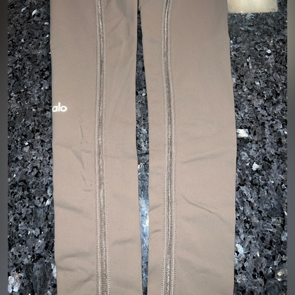 ALO Yoga ~ Limited Edition Stitching Gravel Airlift High-Waisted Leggings - Picture 8 of 11